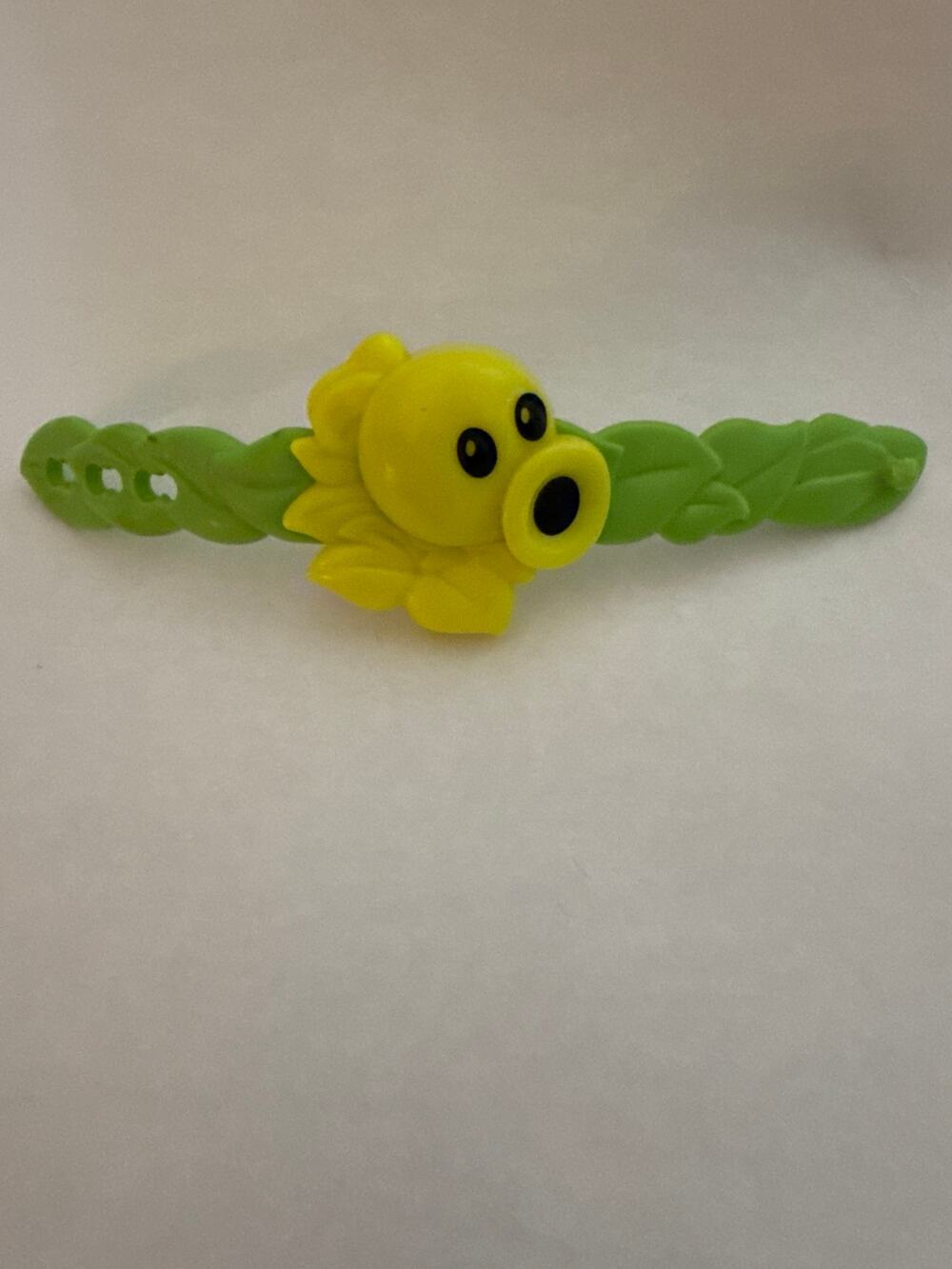 2015 Burger King Plants VS Zombies Pea Shooter Wristband Glow in the Dark